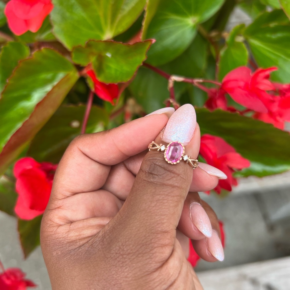 Elegant Pink Gemstone Ring - Picture 3 of 11